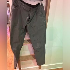 Nearly new KUHL brand men’s 👖 pants